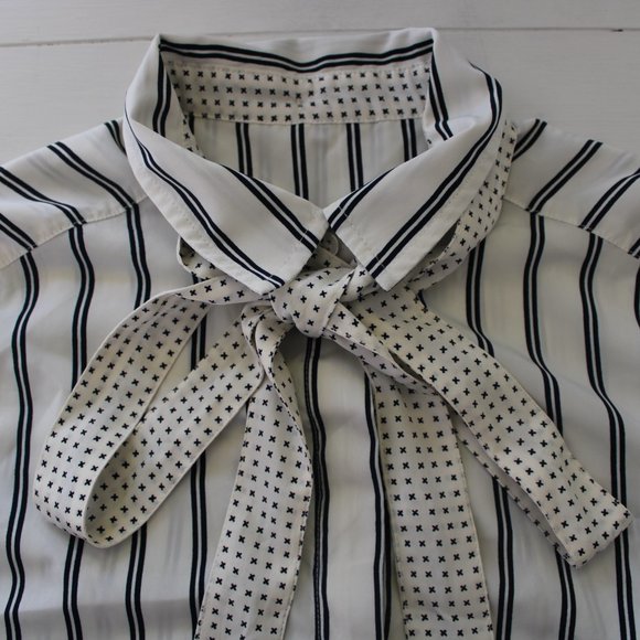 White Striped Button Down Shirt / Blouse With Bow, Abercrombie & Fitch - Picture 1 of 9